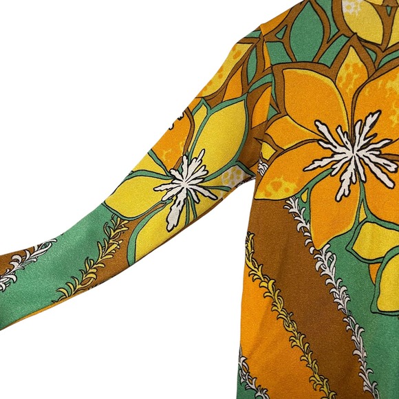 Vintage Women's  1960s crewneck long sleeve knit back zip USA made shirt- 36 - Picture 3 of 8